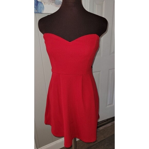 2 for $20 Forever 21 Red Dress Strapless Fit and Flare Skater Size M - Picture 1 of 4